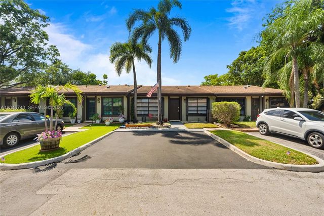 10311 Laurel Court, Pembroke Pines