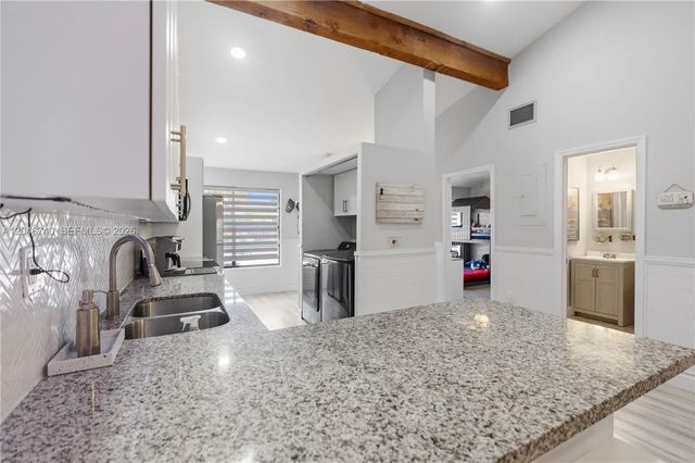 5 of 70 - 10311 Laurel Court, Pembroke Pines, FL