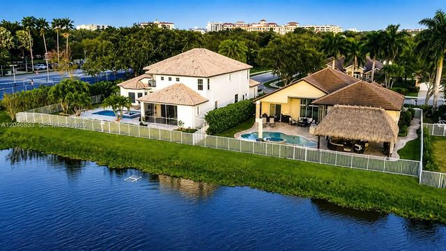 4 of 34 - 3683 W Lakes Estates Drive, Davie, FL