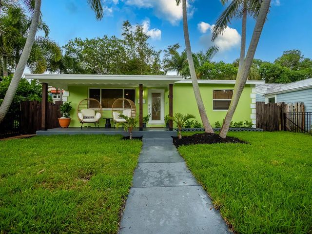 2 of 34 - 418 N Palmway, Lake Worth Beach, FL
