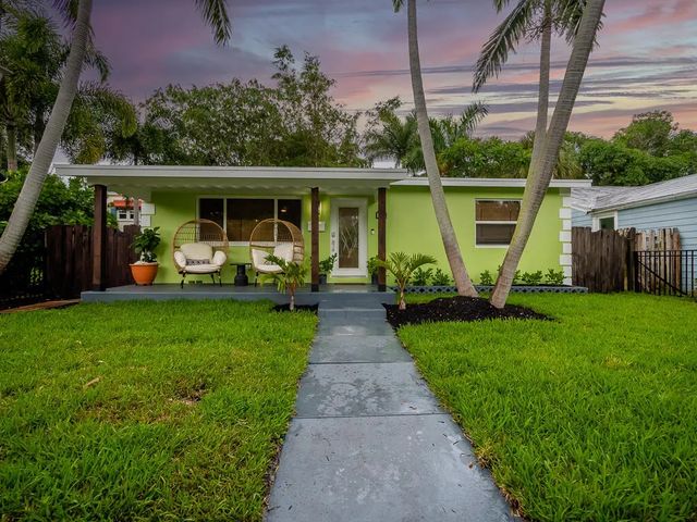 3 of 34 - 418 N Palmway, Lake Worth Beach, FL