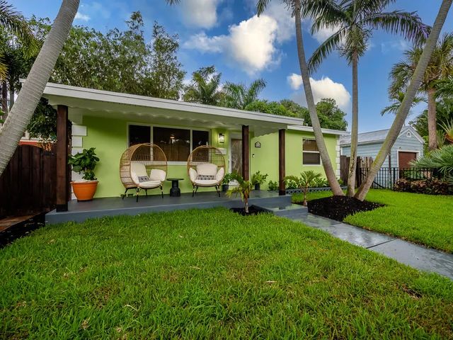 4 of 34 - 418 N Palmway, Lake Worth Beach, FL