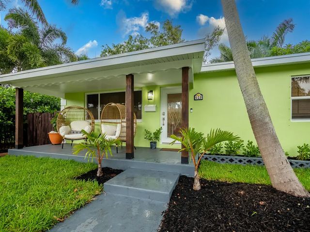 5 of 34 - 418 N Palmway, Lake Worth Beach, FL