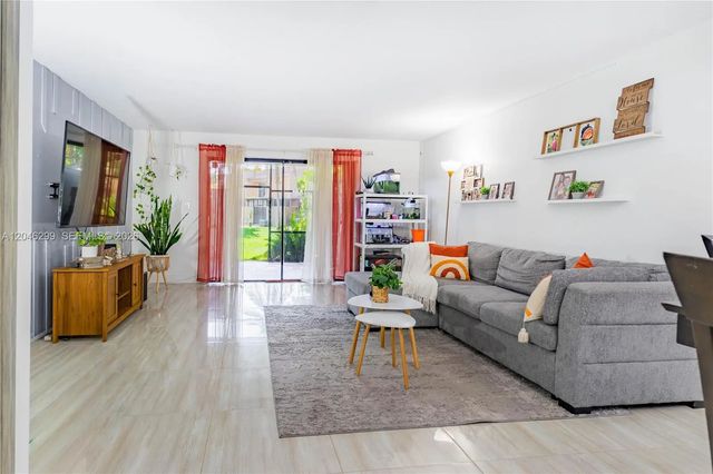5 of 32 - 1450 Nw 97th Avenue #268, Pembroke Pines, FL