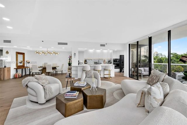 20281 E Country Club Drive #407, Aventura