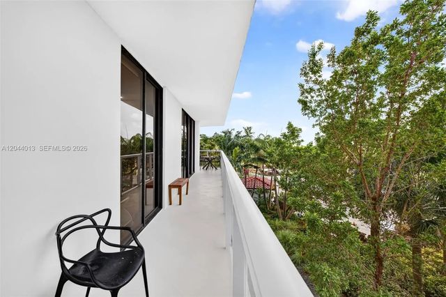 5 of 96 - 20281 E Country Club Drive #407, Aventura, FL