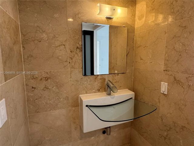 4 of 45 - 1345 West Avenue #202, Miami Beach, FL