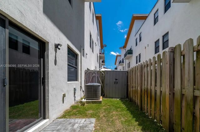 5 of 12 - 10443 Nw 82nd Street #8, Doral, FL