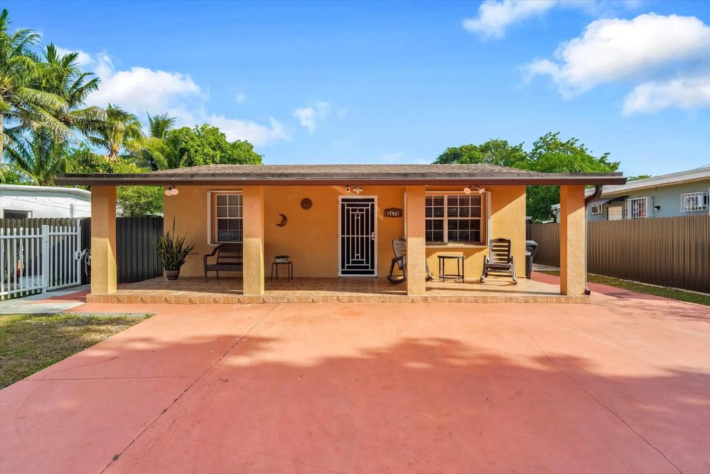 1670 Nw 121st Street, North Miami