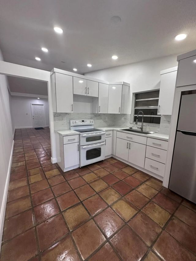 3 of 14 - 19823 Nw 64th Place, Hialeah, FL