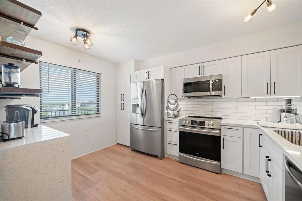 2240 N Cypress Bend  Drive ##802, Pompano Beach