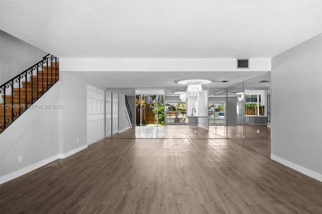 5 of 35 - 2408 Ne 10th Street #122, Hallandale Beach, FL