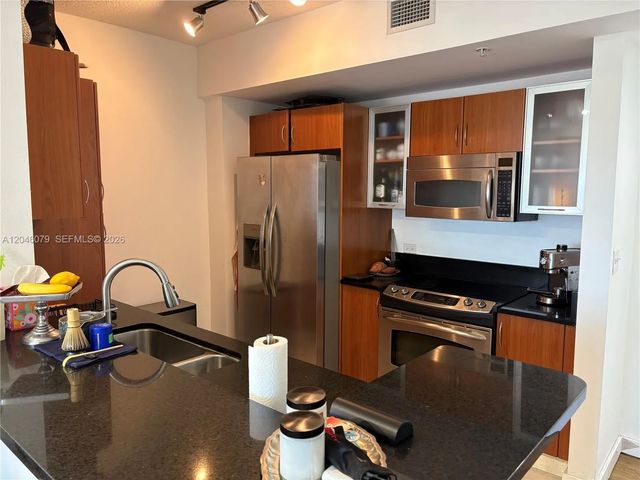 5 of 25 - 18800 Ne 29 Avenue #807, Aventura, FL