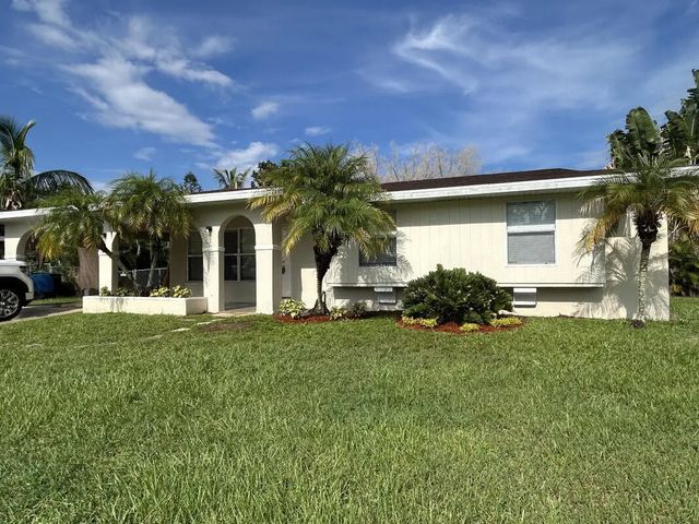 2 of 10 - 884 Se Solaz Avenue, Port St. Lucie, FL