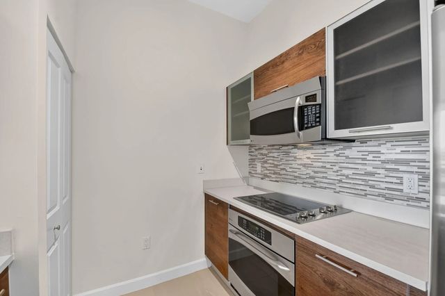 5 of 37 - 480 Hibiscus Street #515, West Palm Beach, FL