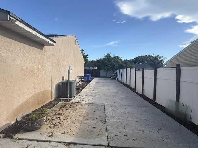 4 of 13 - 10685 Bobbie Lane, Royal Palm Beach, FL