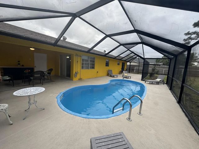 2 of 30 - 882 Se Walters Terrace, Port St. Lucie, FL