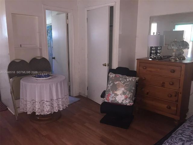 4 of 6 - 22 Sw 11th Street, Dania Beach, FL