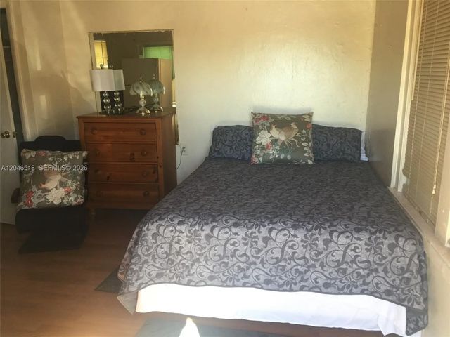 5 of 6 - 22 Sw 11th Street, Dania Beach, FL