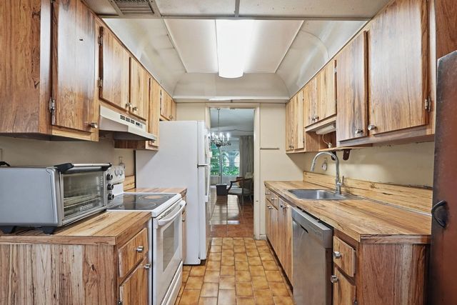 5 of 21 - 3000 Nw 48th Terrace #130, Lauderdale Lakes, FL
