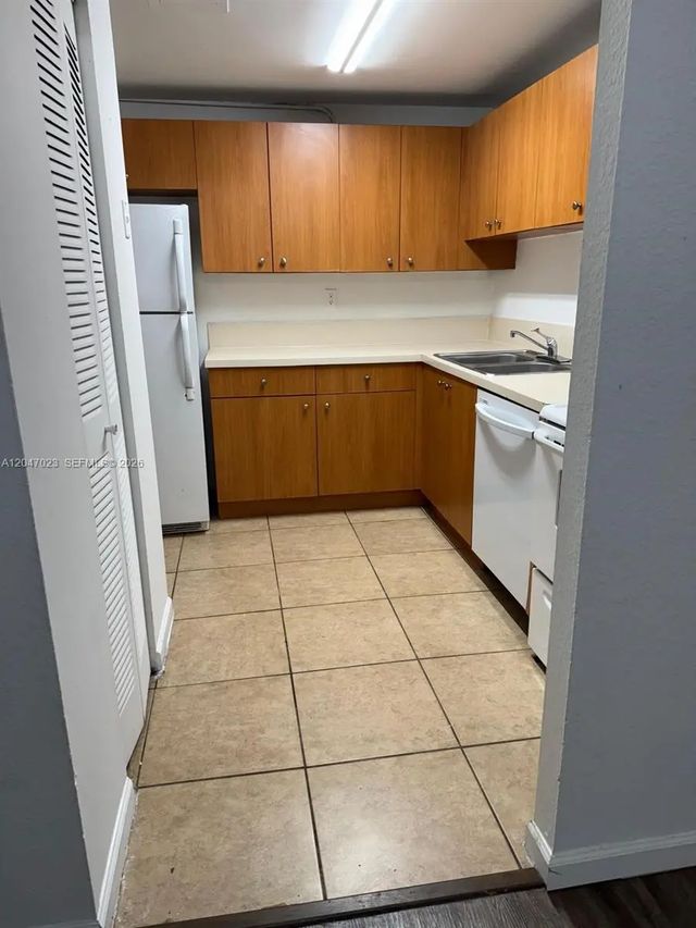 3 of 31 - 411 Executive Center Drive #203, West Palm Beach, FL
