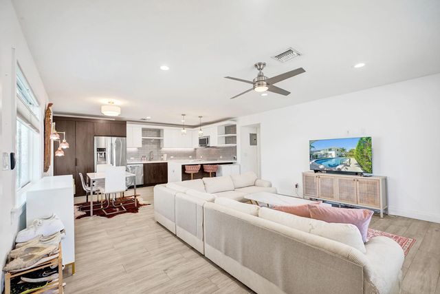 5 of 35 - 2050 Ne 39th Street #101, Fort Lauderdale, FL