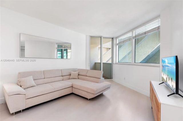 4 of 82 - 300 S Pointe Drive #907, Miami Beach, FL