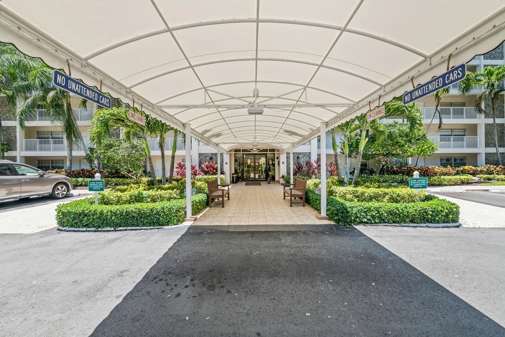 3510 Oaks Way #406, Pompano Beach