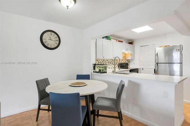 5 of 16 - 8020 N Colony Circle N #304, Tamarac, FL