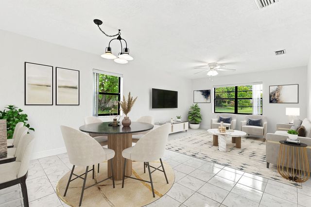 5 of 33 - 10 Seneca Court, Royal Palm Beach, FL