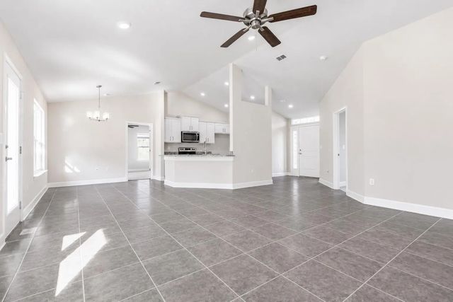 3 of 22 - 405 Ne Airoso Boulevard, Port St. Lucie, FL