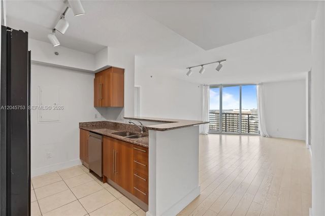 3 of 40 - 335 S Biscayne Boulevard #3503, Miami, FL