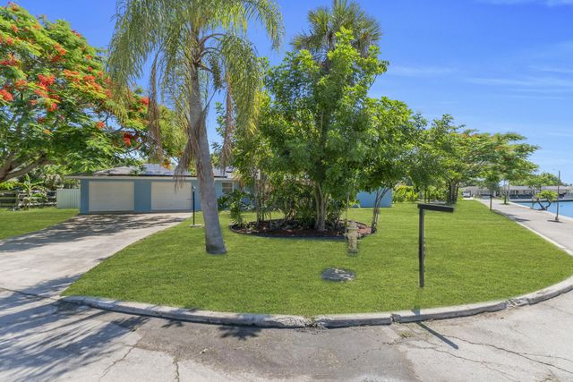 139 E Lake Drive, Lehigh Acres