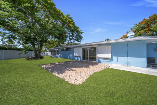 4 of 37 - 139 E Lake Drive, Lehigh Acres, FL