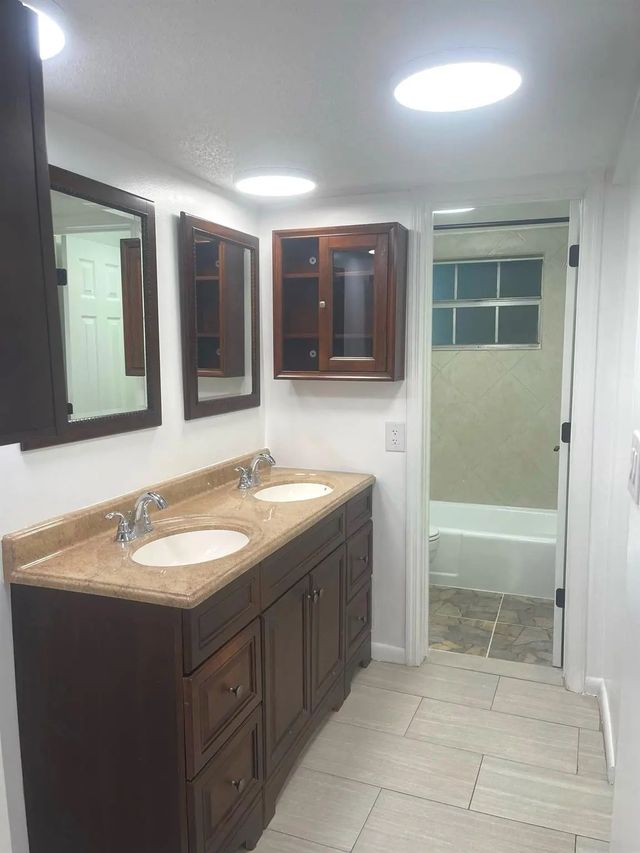 4 of 12 - 4141 Nw 44th Avenue #116, Lauderdale Lakes, FL