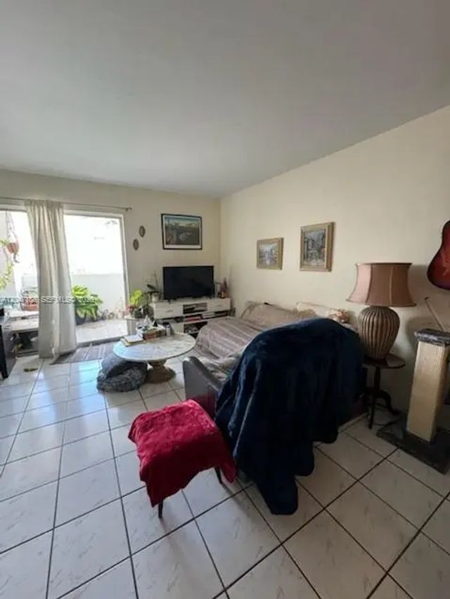 2000 Biarritz Drive #404, Miami Beach