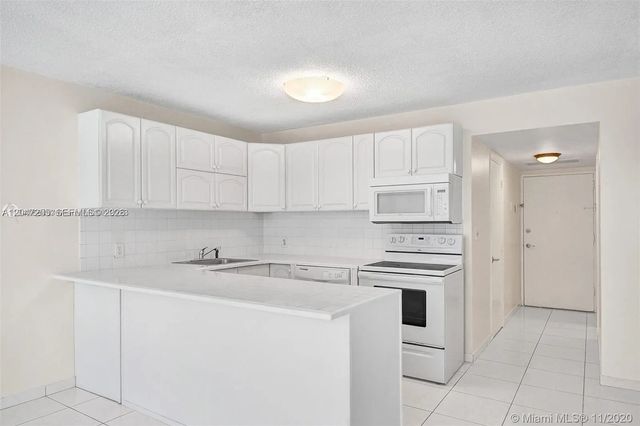 5 of 29 - 1228 West Avenue #613, Miami Beach, FL