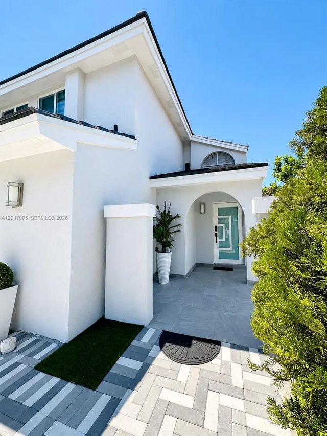 3 of 35 - 17324 Nw 63rd Avenue, Hialeah, FL