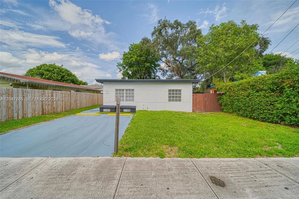 1747 Nw 40th Street #1747, Miami