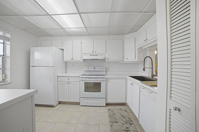 4 of 39 - 3940 Inverrary Boulevard #603-a, Lauderhill, FL