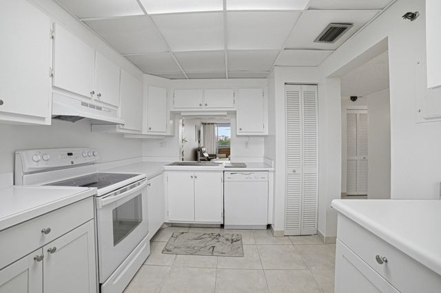 5 of 39 - 3940 Inverrary Boulevard #603-a, Lauderhill, FL