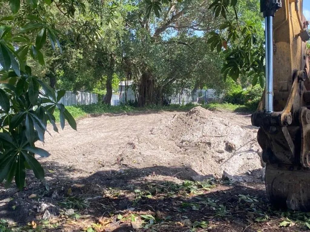 2021 Nw 87th Street, Miami