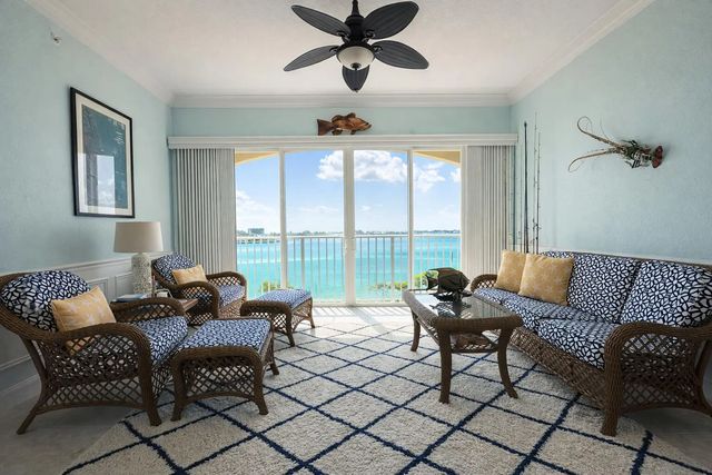 21 Harbour Isle Drive W #ph02, Fort Pierce