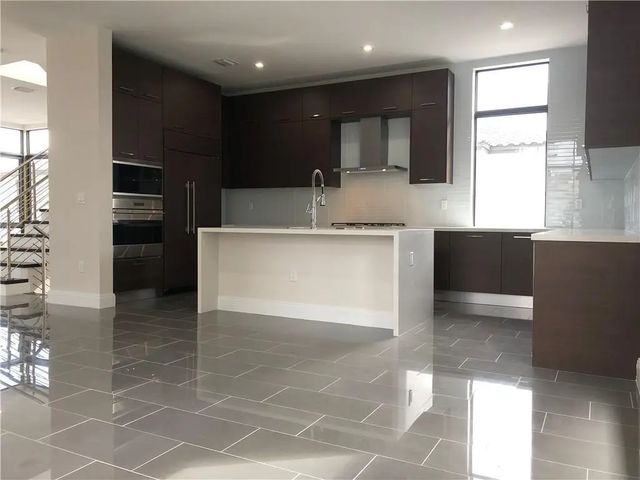 4 of 9 - 8243 Nw 48th Street, Doral, FL
