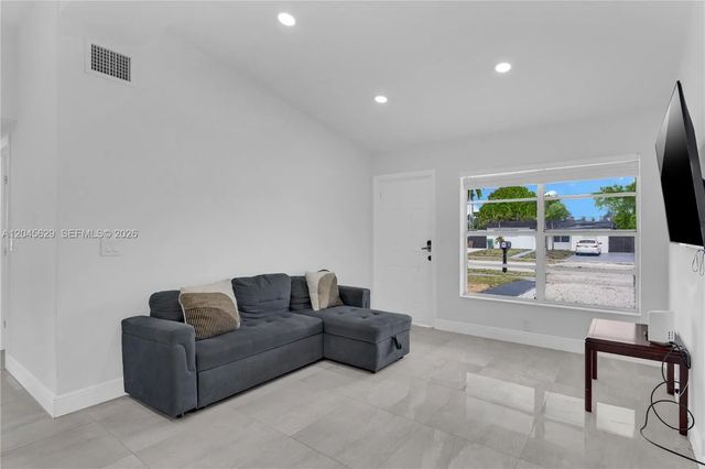 4 of 52 - 1016 Sw 22nd Terrace, Fort Lauderdale, FL