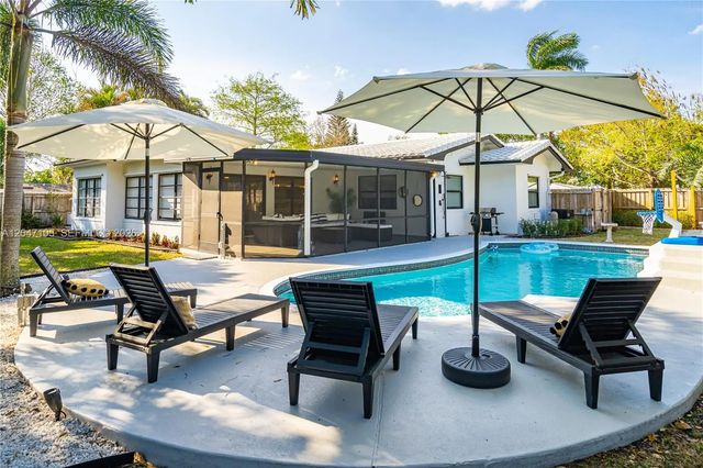 2 of 35 - 714 Ne 2nd Street, Pompano Beach, FL
