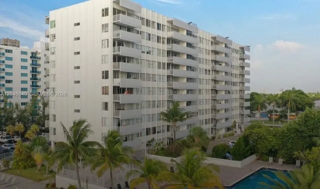 7545 E Treasure Drive #3i, North Bay Village