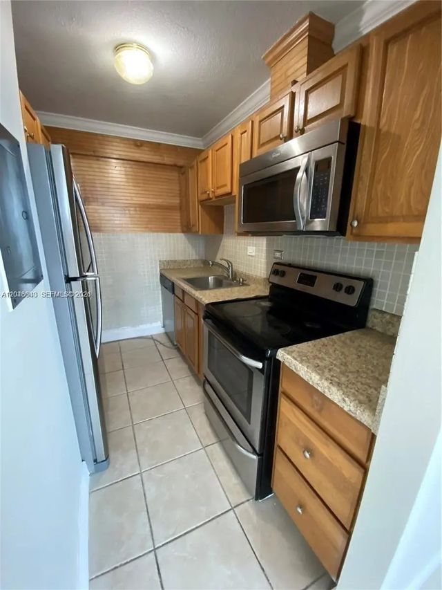 4 of 16 - 7545 E Treasure Drive #3i, North Bay Village, FL