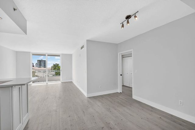 3 of 48 - 403 S Sapodilla Avenue #409, West Palm Beach, FL
