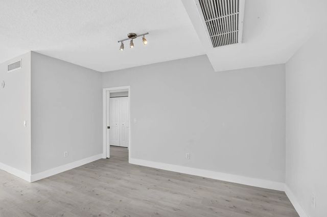 4 of 48 - 403 S Sapodilla Avenue #409, West Palm Beach, FL